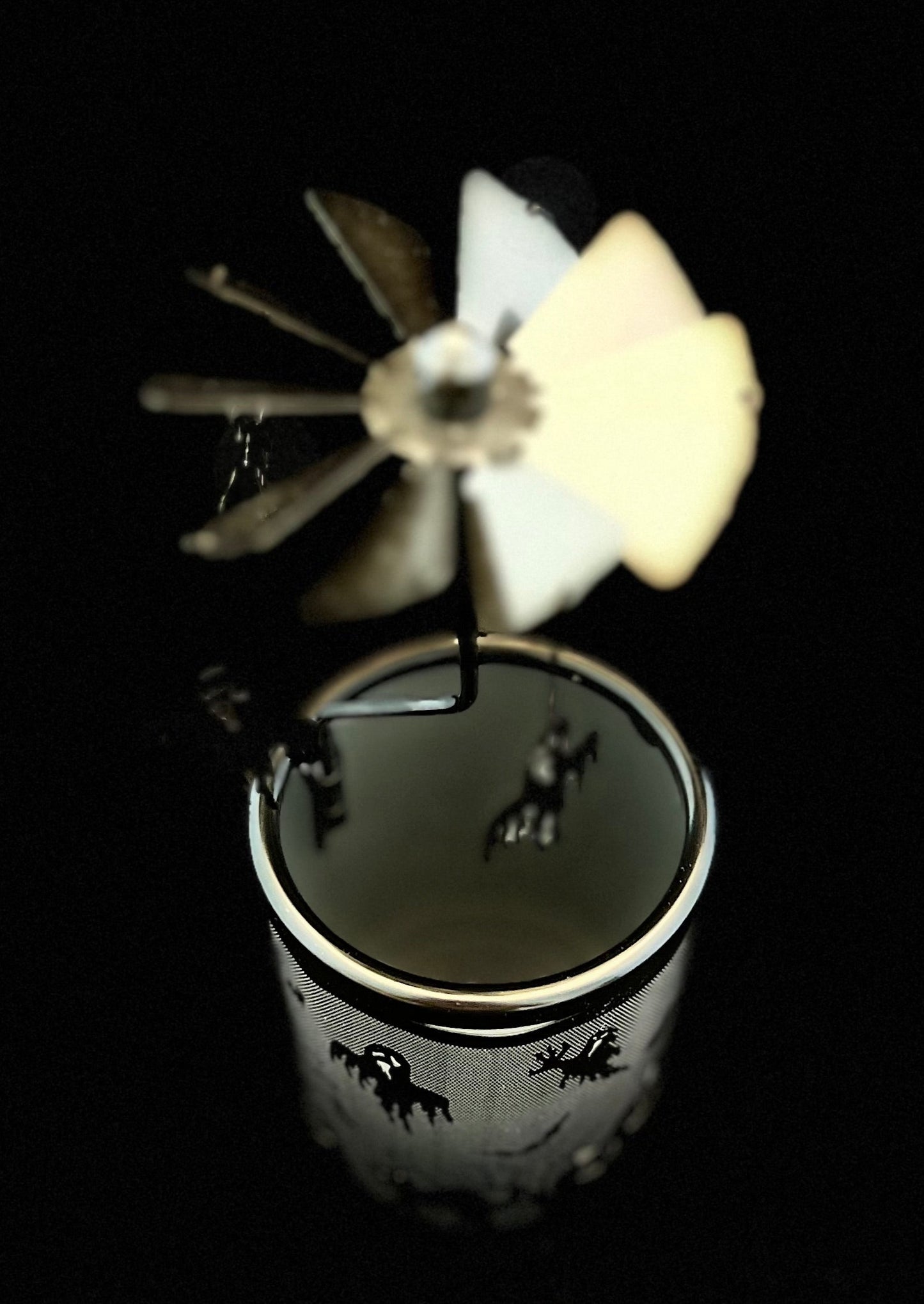 Candle Carousel - The Flying Ghosties